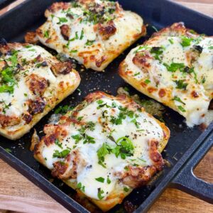 Blackstone Chicken Alfredo Garlic Bread