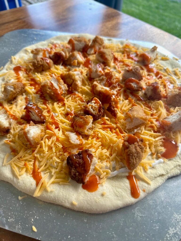 pizza with some cheese and chicken