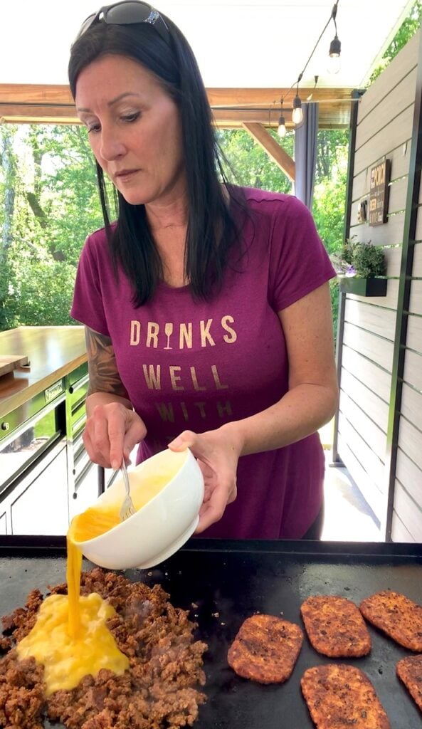 adding eggs to chorizo